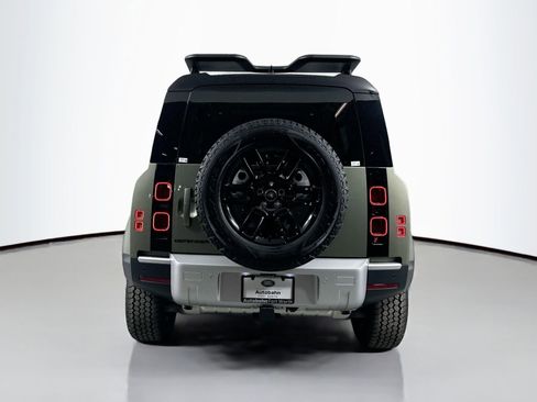 Used 2025 Land Rover Defender 110 S image 5