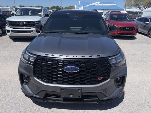 Used 2025 Ford Explorer ST image 2