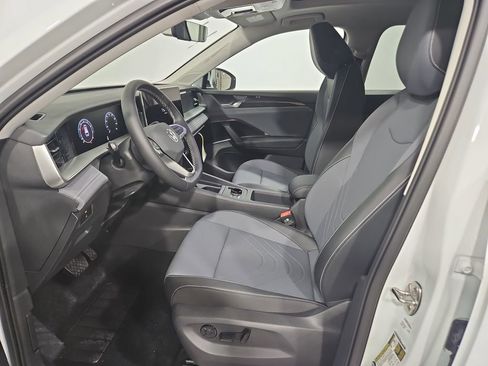 New 2026 Volkswagen Tiguan SE image 9