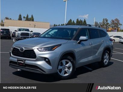 Used 2022 Toyota Highlander LE