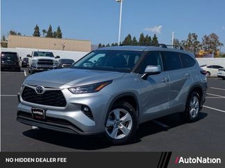 Used 2022 Toyota Highlander LE FWD video 1