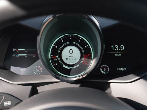 Used 2023 Aston Martin V8 Vantage Coupe image 16