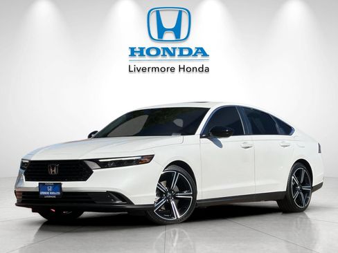 Used 2025 Honda Accord Sport image 2