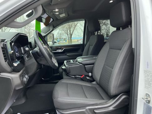 Used 2024 Chevrolet Silverado 2500 LT AWD/4WD image 33