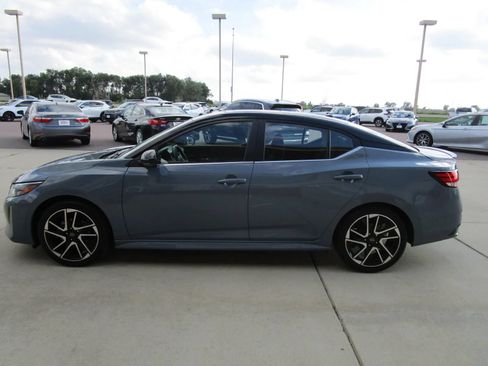 Used 2024 Nissan Sentra SR FWD image 6