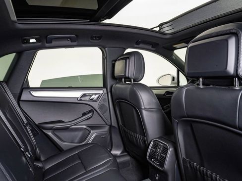 Certified 2026 Porsche Macan AWD/4WD image 16