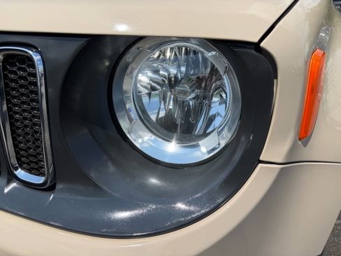 Used 2016 Jeep Renegade Latitude AWD/4WD image 2