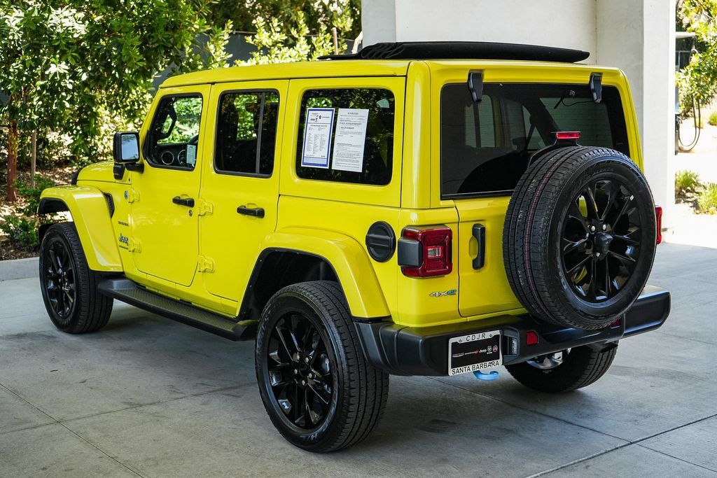 Used 2023 Jeep Wrangler Unlimited Sahara w/ Cold Weather Group AWD/4WD image 4