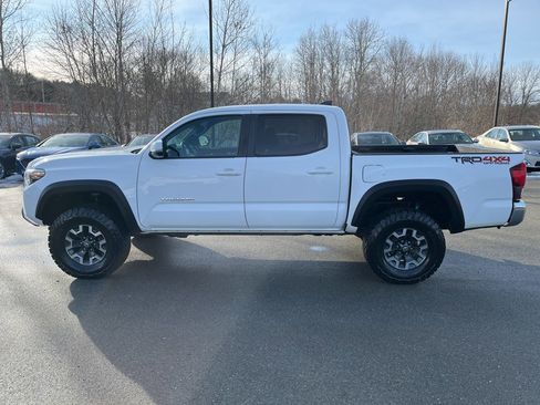 Used 2019 Toyota Tacoma TRD Off-Road image 4
