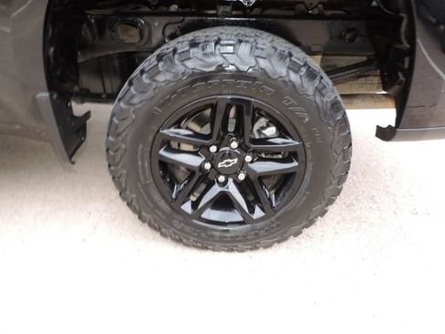 Used 2020 Chevrolet Silverado 1500 Custom Trail Boss w/ Custom Convenience Package image 17