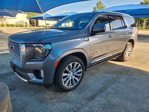 Used 2021 GMC Yukon Denali w/ Denali Ultimate Package AWD/4WD image 2
