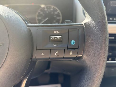 Used 2023 Nissan Rogue SV AWD/4WD image 16