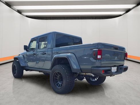 New 2025 Jeep Gladiator Nighthawk image 5
