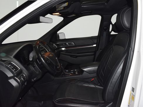 Used 2017 Ford Explorer Platinum AWD/4WD image 32