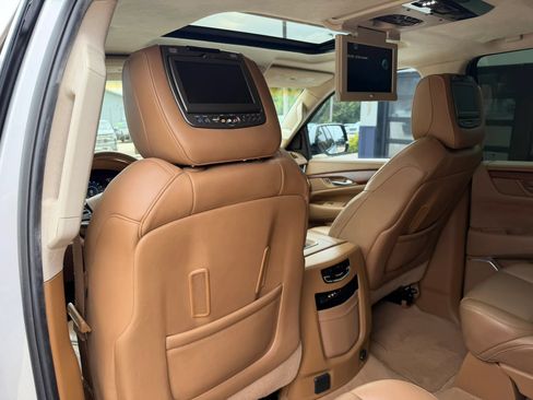 Used 2016 Cadillac Escalade Platinum AWD/4WD image 41