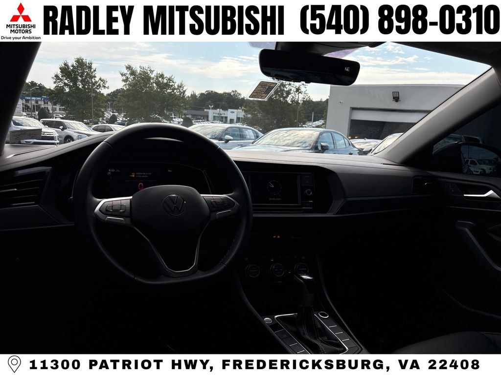 Used 2024 Volkswagen Jetta SE FWD image 13