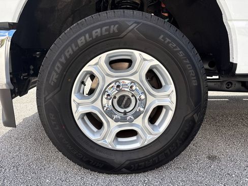 Certified 2025 Ford F250 XLT AWD/4WD image 14