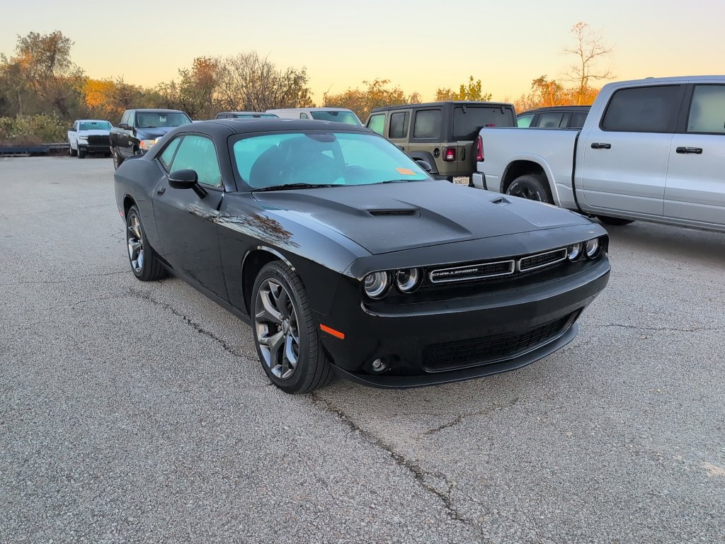 Used 2017 Dodge Challenger SXT Plus RWD image 1