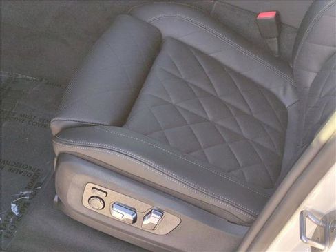 New 2026 BMW X5 M60i w/ Executive Package image 4