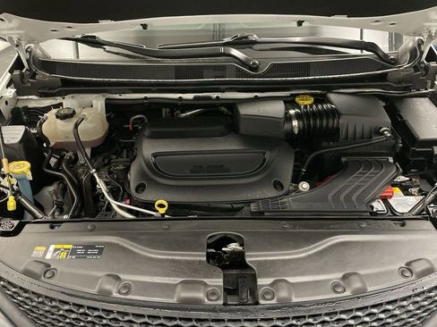 Used 2025 Chrysler Voyager LX image 22