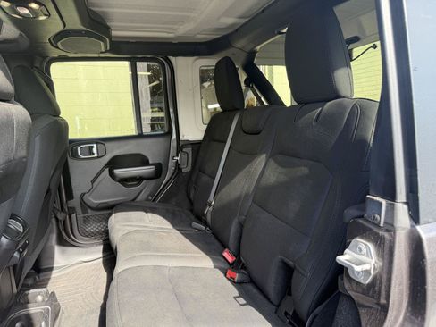 Used 2019 Jeep Wrangler Unlimited Sport S AWD/4WD image 13