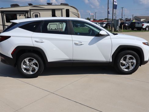 Used 2024 Hyundai Tucson SE AWD/4WD image 4