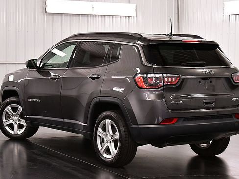 Used 2023 Jeep Compass Latitude w/ Convenience Group AWD/4WD image 5