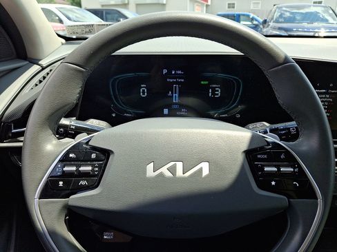 Used 2023 Kia Niro EX FWD image 20
