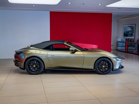 Used 2024 Ferrari Roma Spider image 36