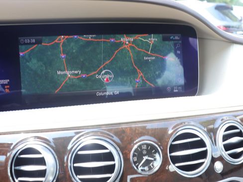 Used 2020 Mercedes-Benz S 560 Sedan image 28