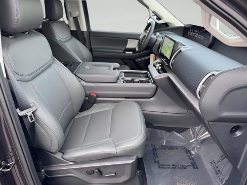 New 2026 Ford Expedition Active image 28