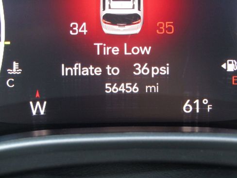 Used 2023 Chrysler Pacifica Touring-L image 28