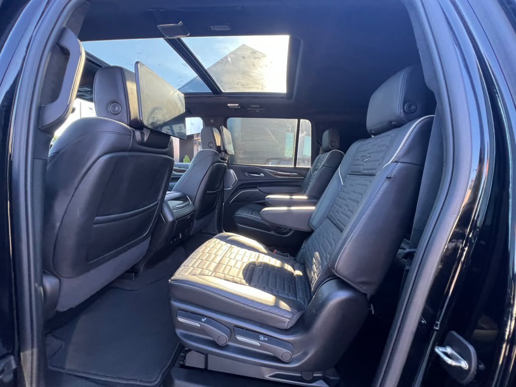 Used 2024 Cadillac Escalade ESV Sport Platinum w/ LPO, ONYX Package AWD/4WD image 17