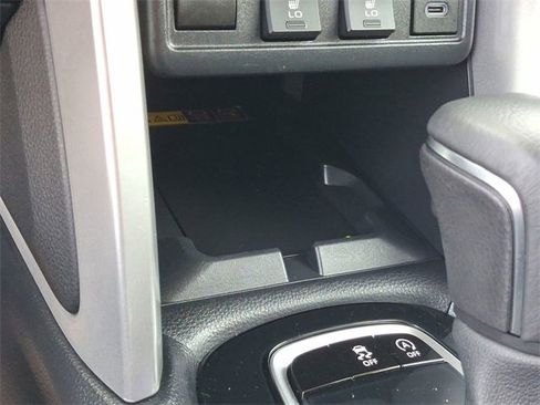 Used 2024 Toyota Corolla Cross XLE image 23