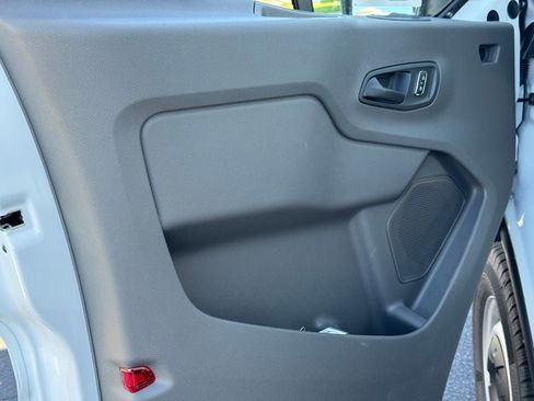 New 2025 Ford Transit 250 148 Medium Roof image 11