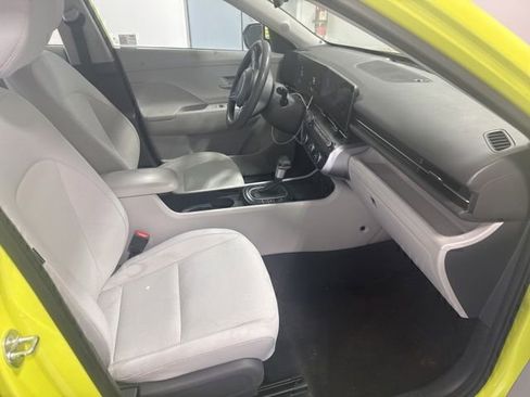 Used 2024 Hyundai Kona SE image 17