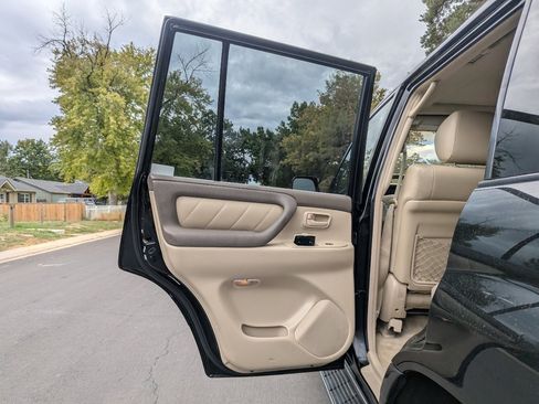 Used 2005 Toyota Land Cruiser image 13