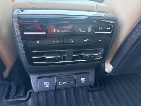 Used 2022 Acura MDX SH-AWD w/ Advance Package image 14