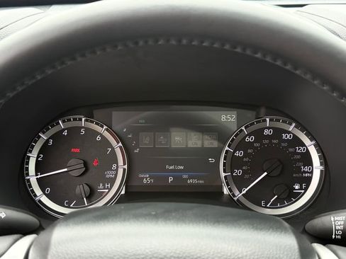 Used 2025 Toyota Highlander XLE FWD image 16