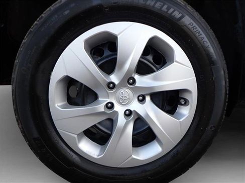 Used 2023 Toyota RAV4 LE image 7