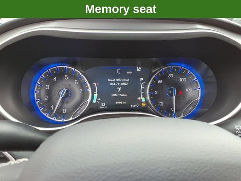 Used 2023 Chrysler Pacifica Touring-L FWD image 31