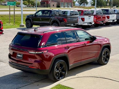 Used 2023 Jeep Grand Cherokee Altitude image 5