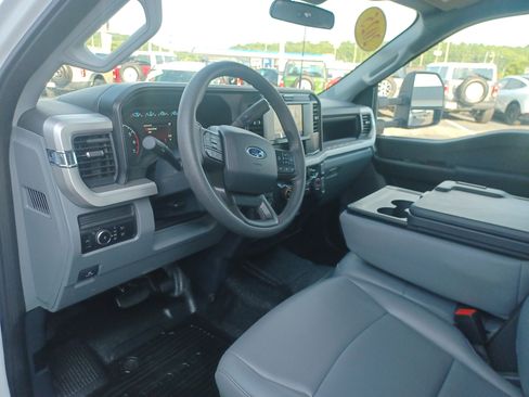 Used 2025 Ford F250 XL w/ XL Chrome Package image 16