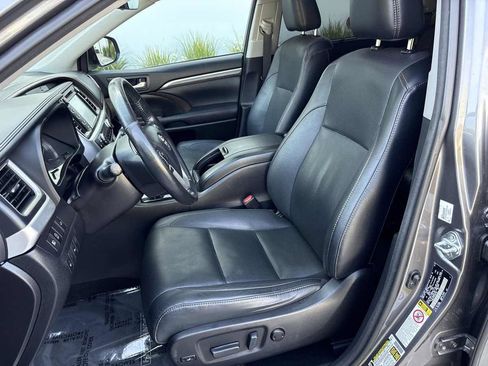 Used 2017 Toyota Highlander Limited w/ Carpet Mat Package AWD/4WD image 26