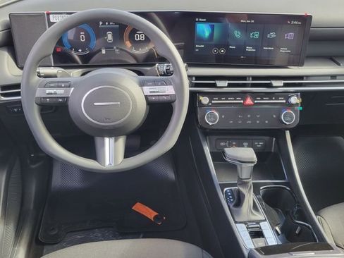 New 2026 Hyundai Tucson SEL image 3