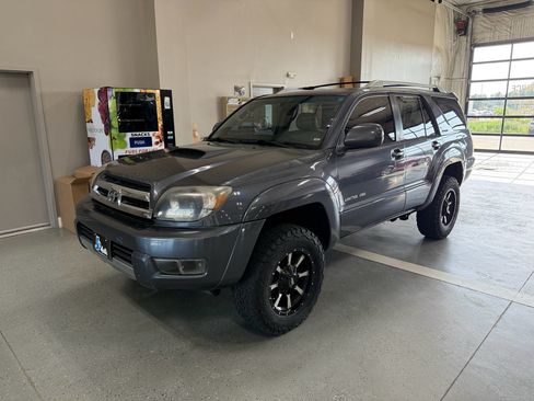 Used 2004 Toyota 4Runner Limited AWD/4WD image 2