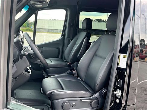 Used 2025 Mercedes-Benz Sprinter 2500 image 8