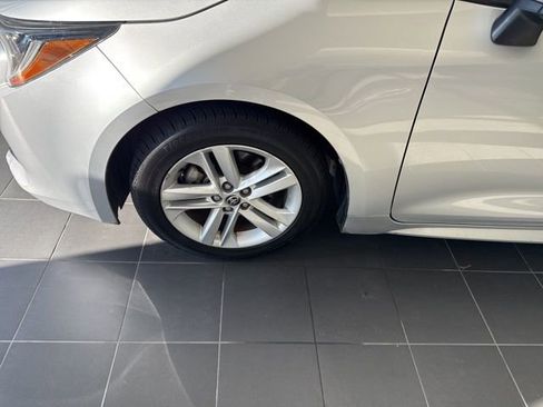 Used 2019 Toyota Corolla SE image 2