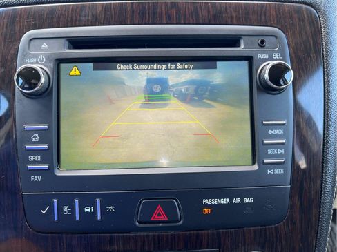 Used 2017 Chevrolet Traverse LT w/ Style and Technology Package FWD image 33