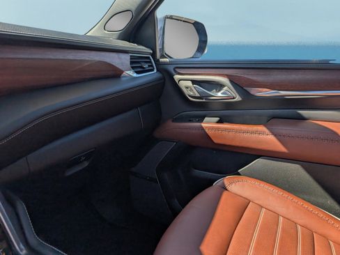 Certified 2023 GMC Yukon Denali Ultimate image 29